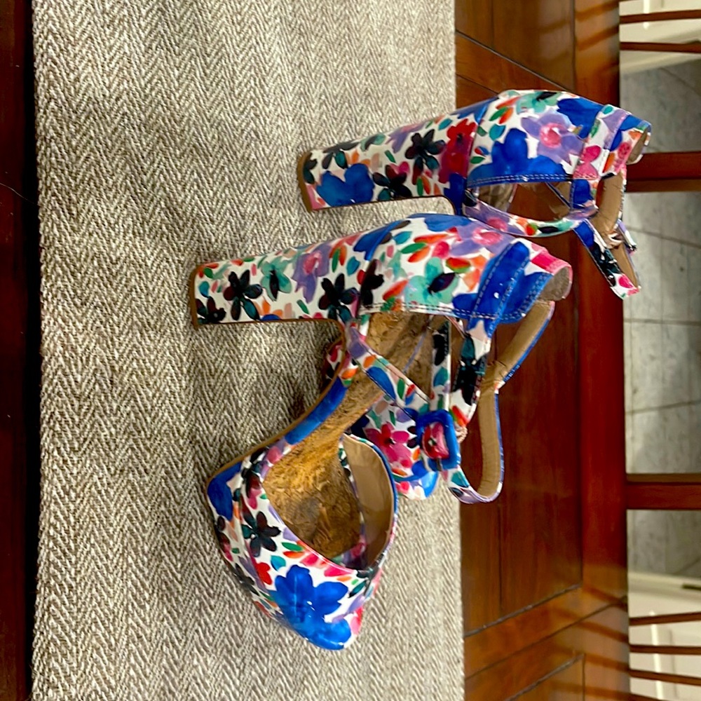 Gianni bini platform floral print heels.
